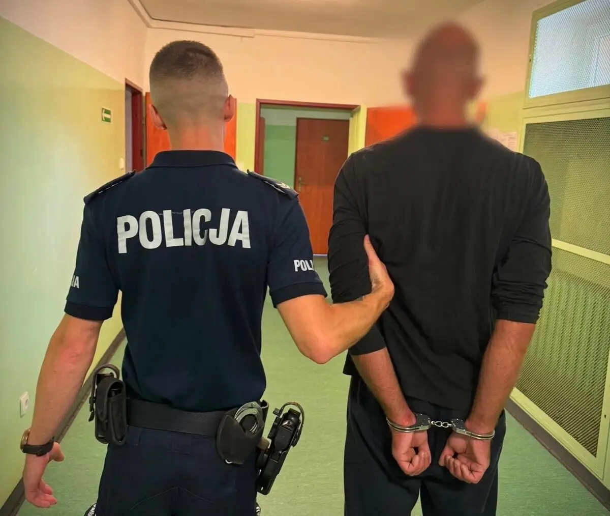 35-latek z Wielkiej Brytanii zgubił portfel z narkotykami i spowodował kolizję
