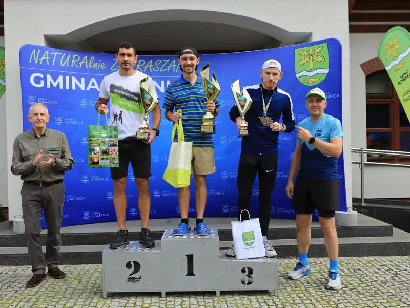 Dąb w Damnicy gościł sportowców podczas siódmej edycji biegu