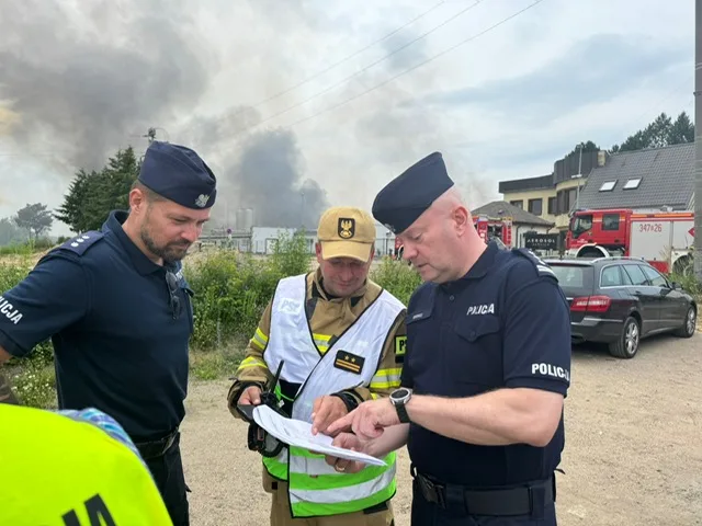 Interwencja policji po pożarze w Charnowie