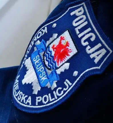 Zatrzymanie 38-latka podczas włamania w okolicach Słupska. Złamał nogę próbując uciec.