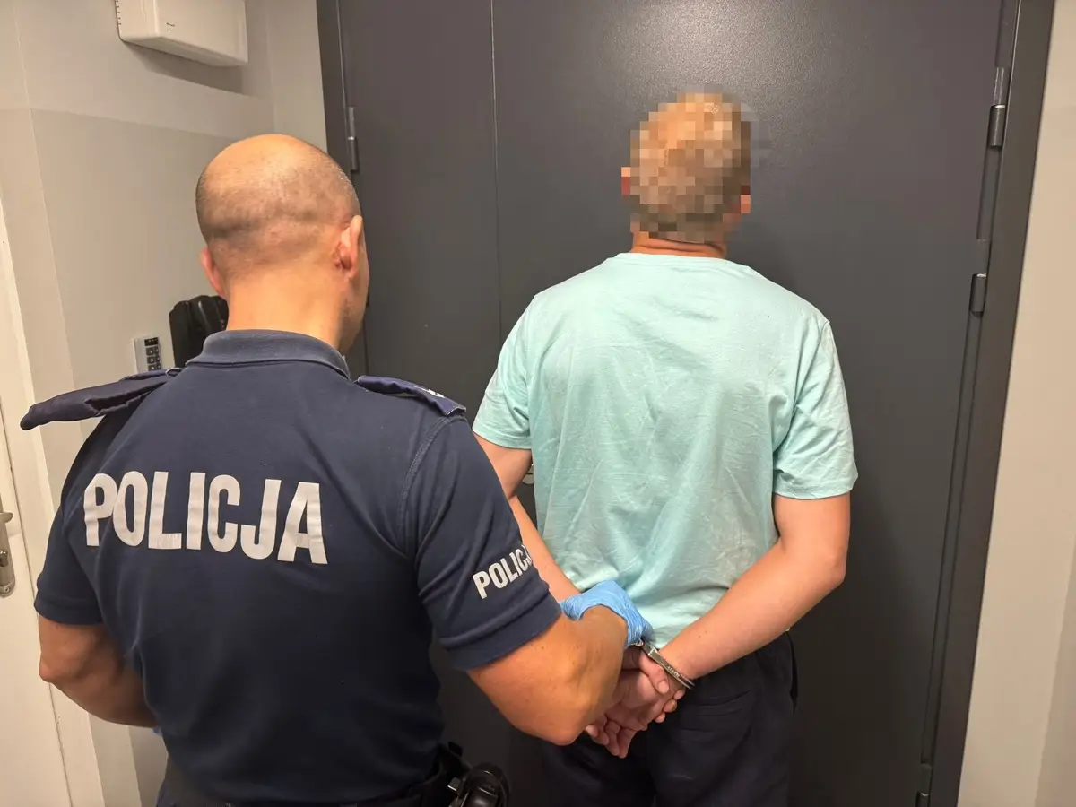 Zatrzymanie 35-latka po kradzieży rozbójniczej w drogerii w Słupsku