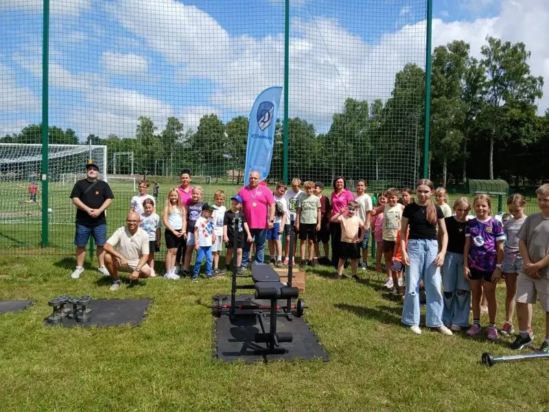 Piknik rodzinny promujący zdrowy styl życia w Damnicy